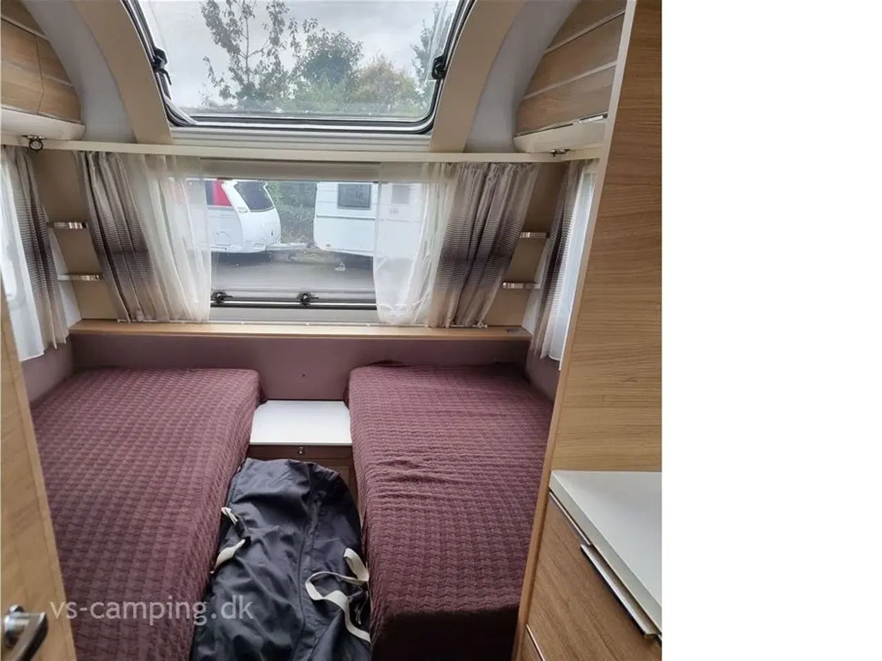 Billede 3 - 2015 - Adria Adora 482 LU   ATTRAKTIV CAMPINGVOGN MED ENKELTSENGE MED LAMELUDTRÆK &amp; RUNDSIDDEGRUPPE