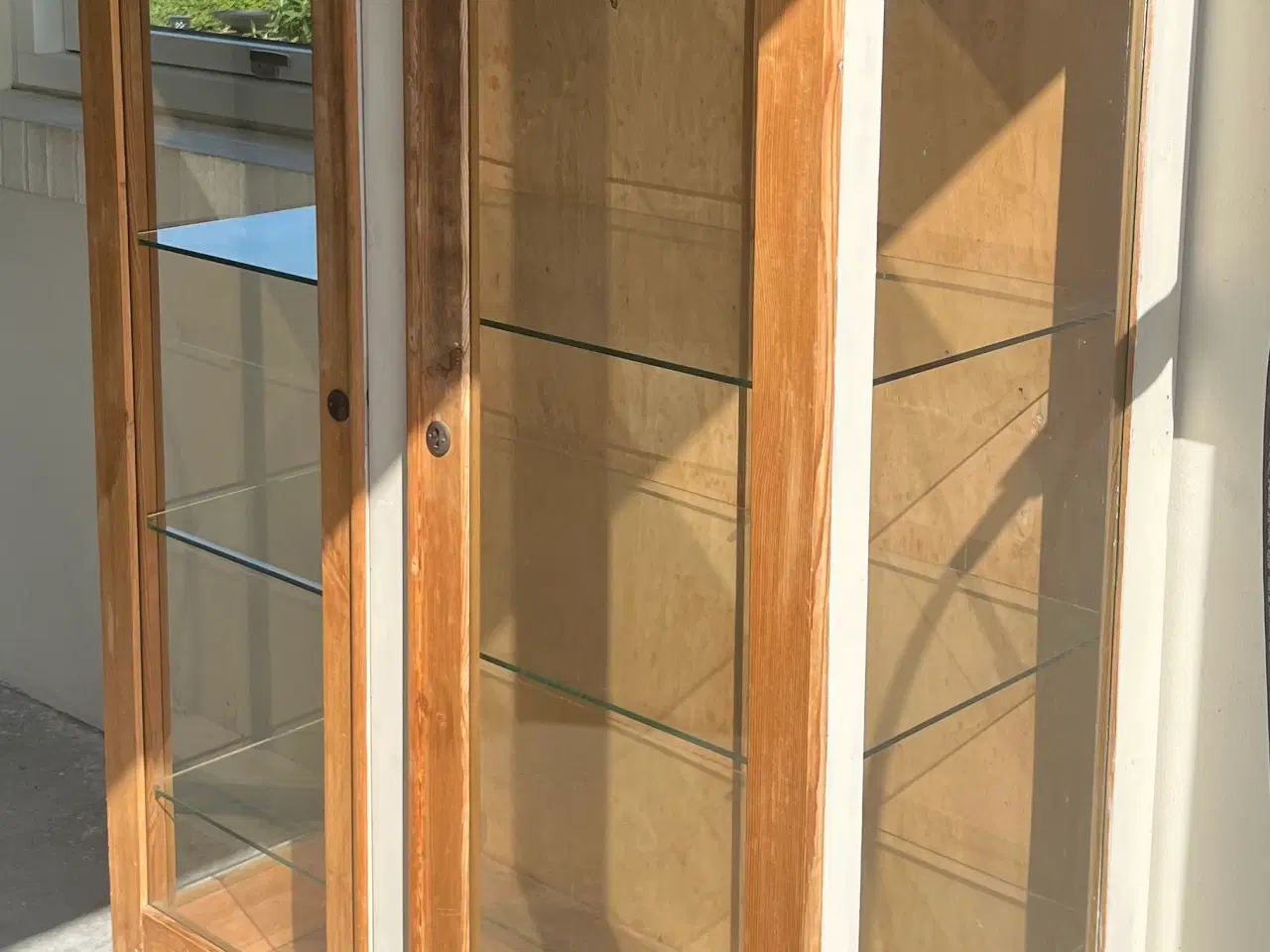 Billede 2 - Karlekammerskab med glas 