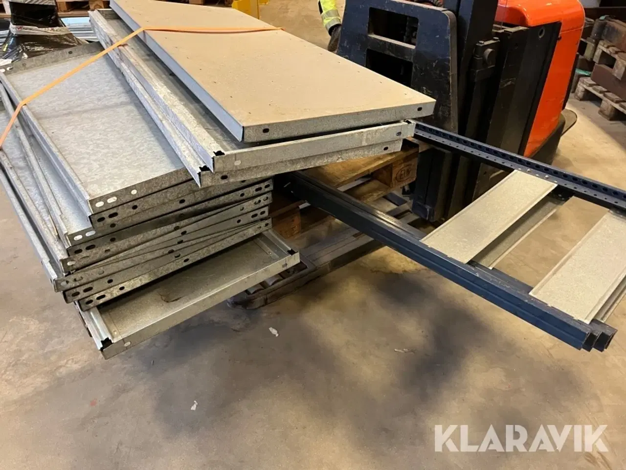 Billede 2 - Reol 4 stiger 14 hylder