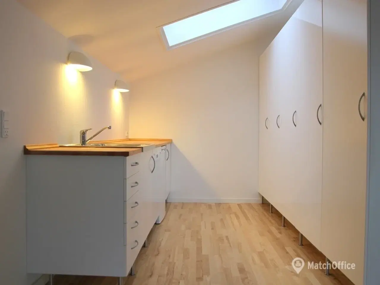 Billede 2 - Meget pænt loft kontorlokale