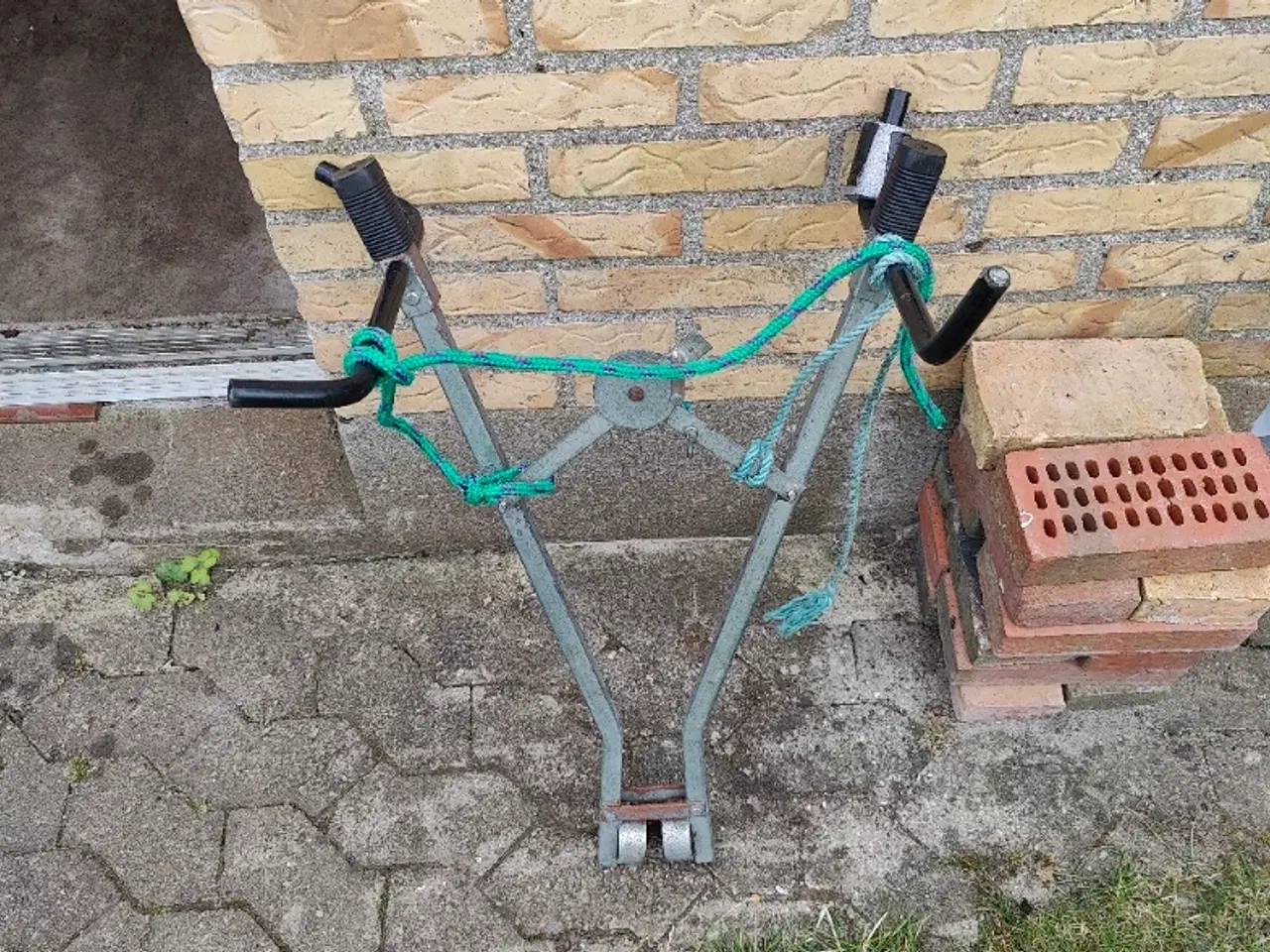 Billede 4 - Cykelholder og lygtebom