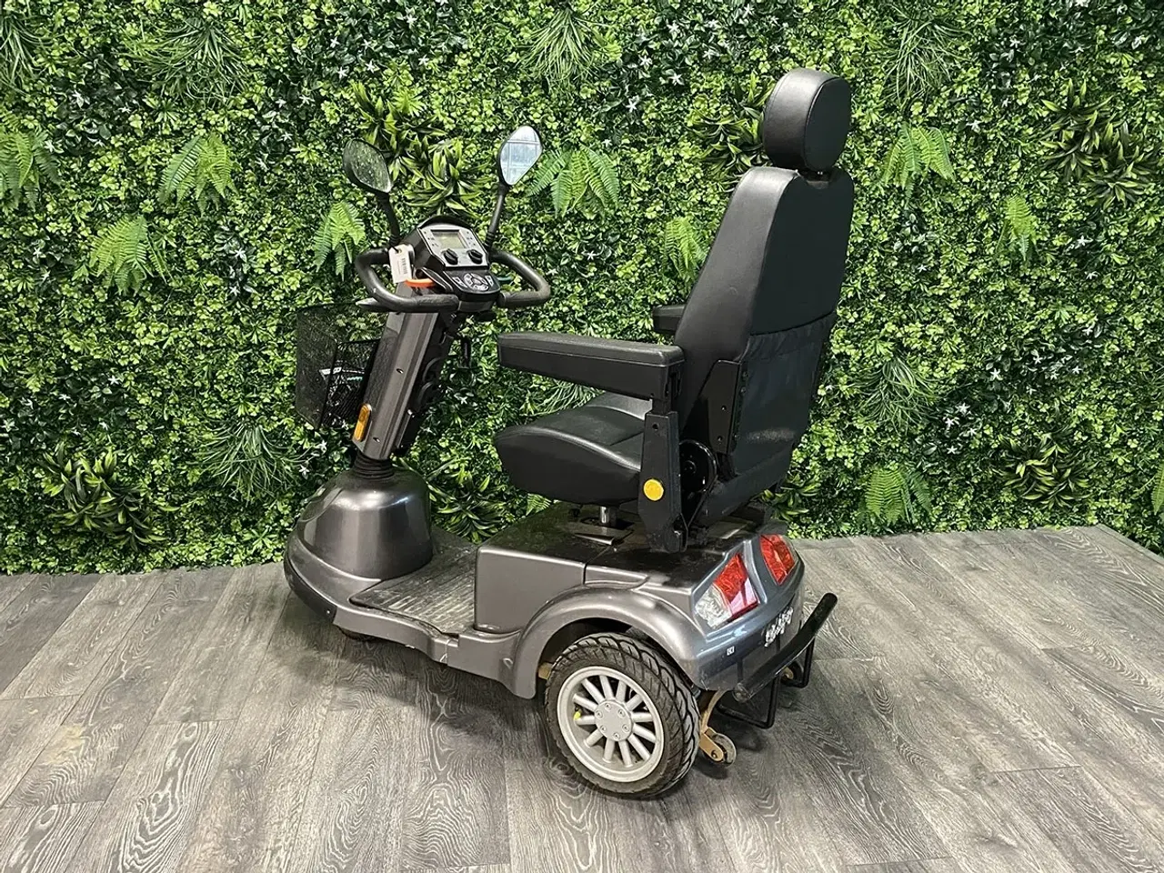 Billede 2 - LM-450 grå