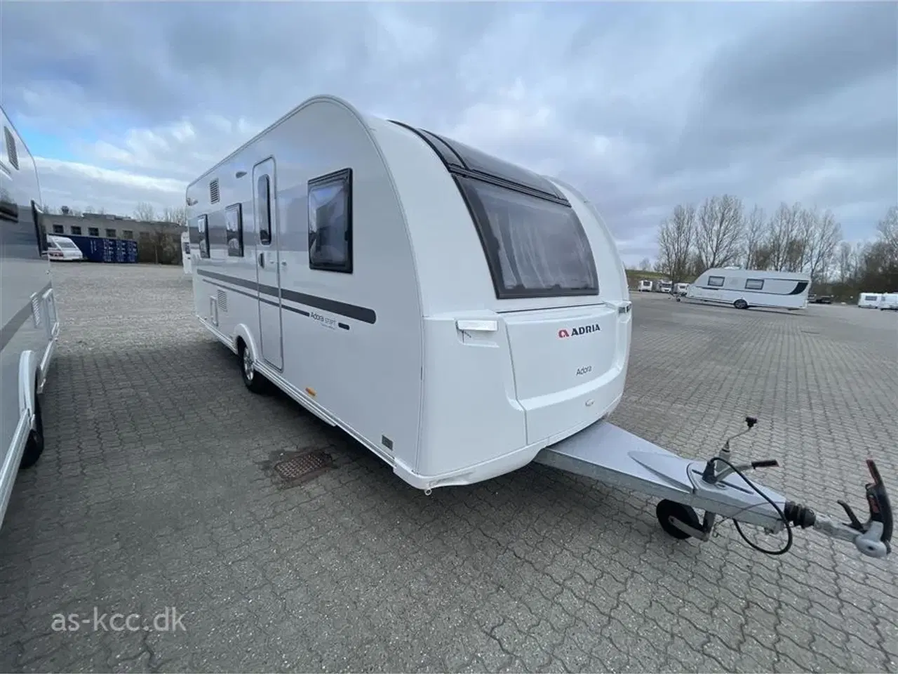 Billede 1 - 2020 - Adria Adora 573 PT Supreme edition   Adria Adora 573 PT Supreme Edition årg. 2020 7 sovepladser, 5 siddepladser. Køjer, dobbeltseng, rundsiddegruppe,  mover, solceller