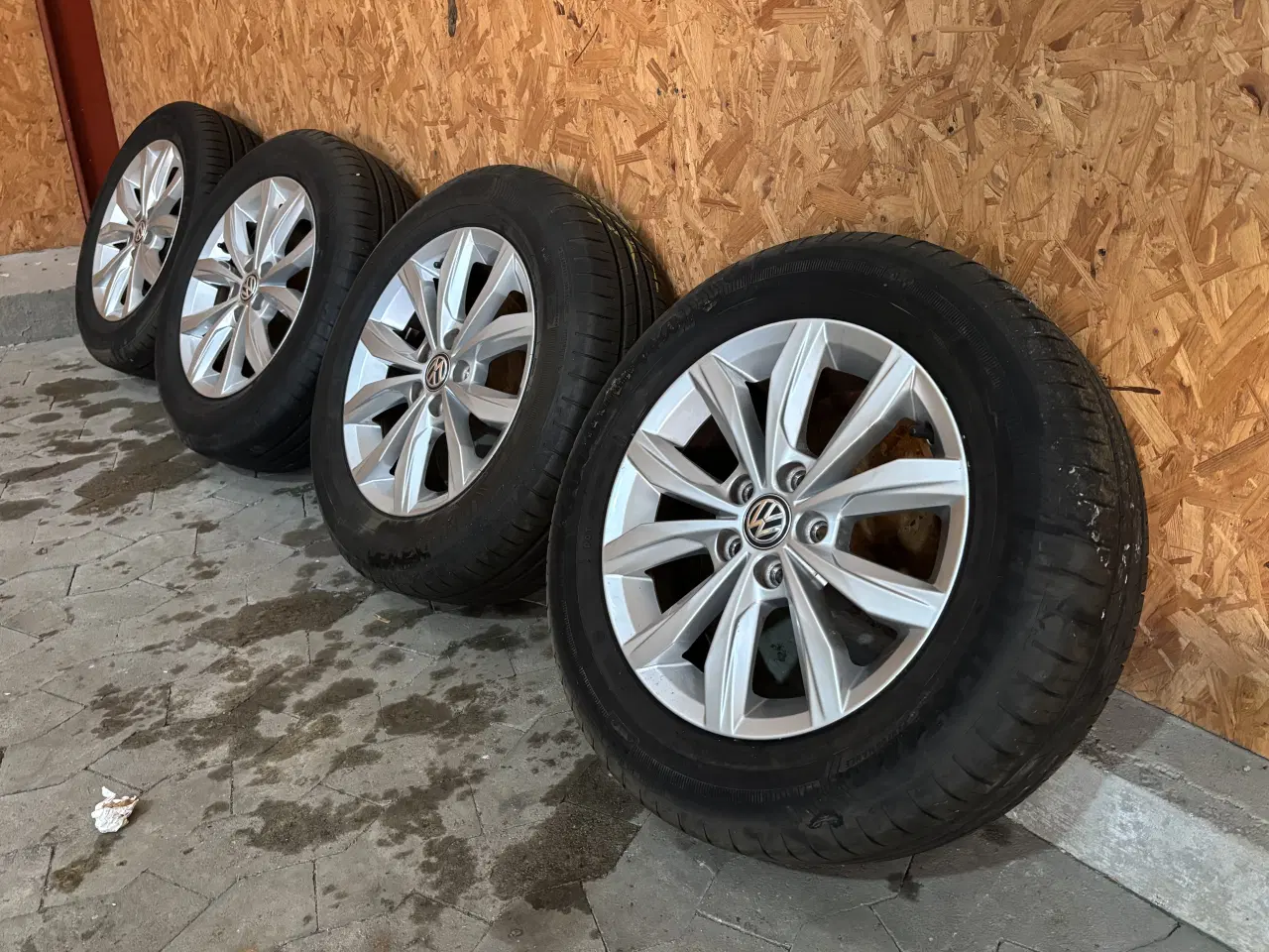 Billede 1 - VW 15” alufælge på sommerdæk 185/65R15
