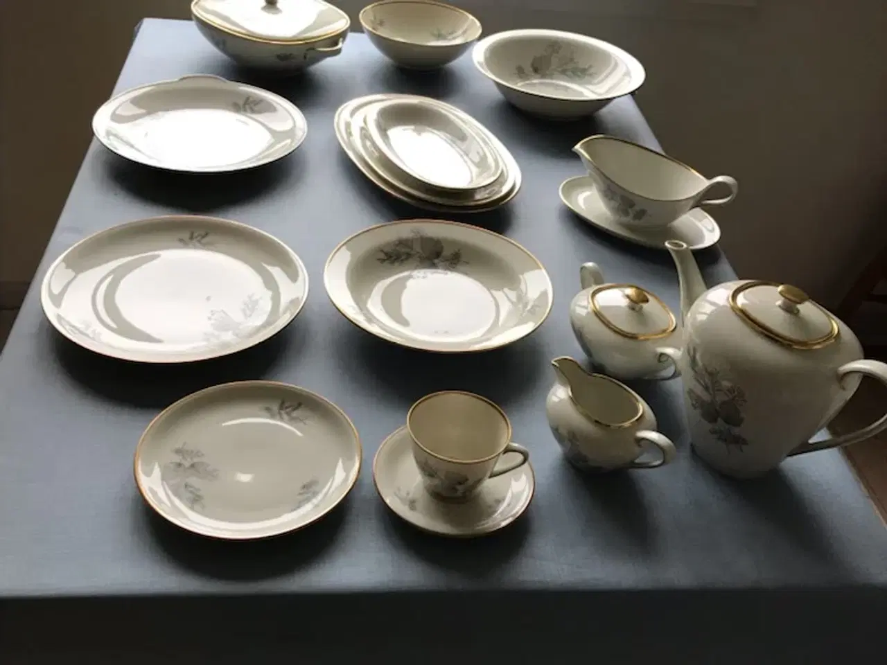 Billede 2 - Karup stel, Kjøbenhavns porcelæns maleri 60 dele