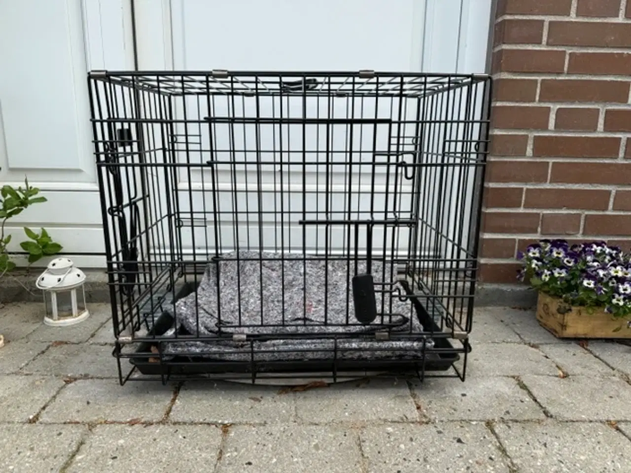 Billede 1 - Hundetransportbur i sort metal.