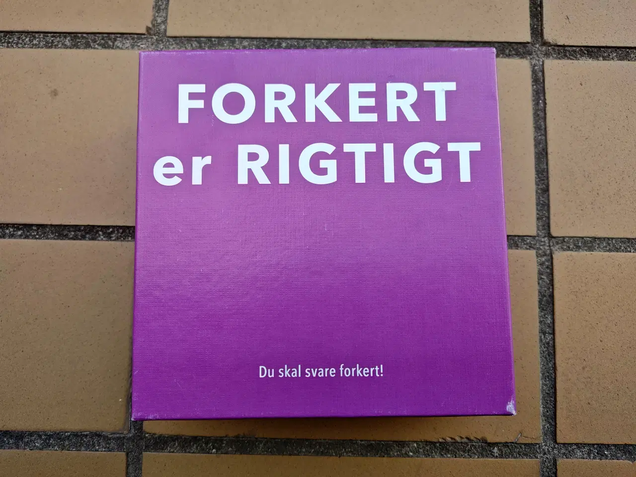 Billede 1 - Forkert er Rigtigt Brætspil