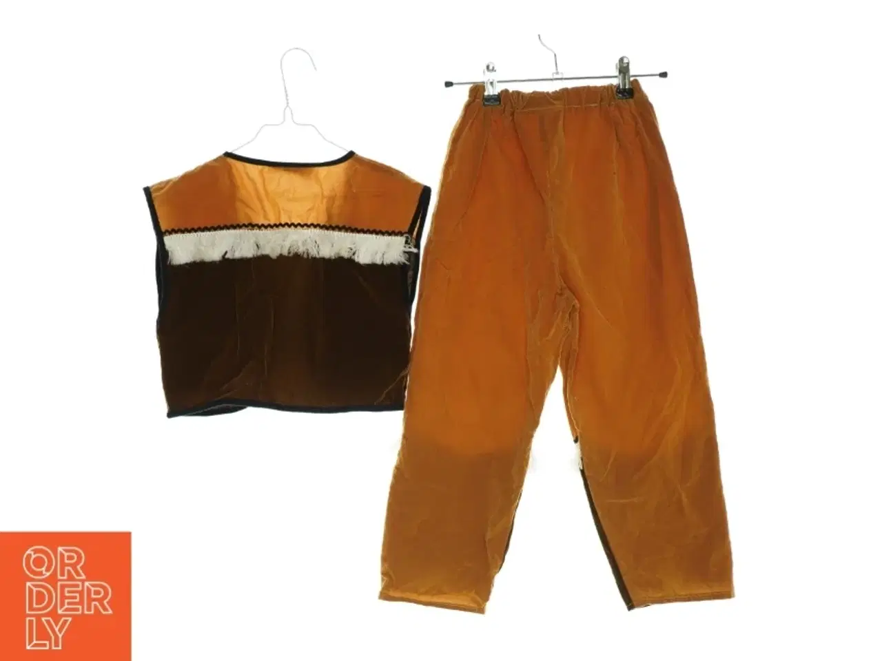Billede 2 - udklædning. Sæt med vest og bukser fra Ukendt (str. 116)