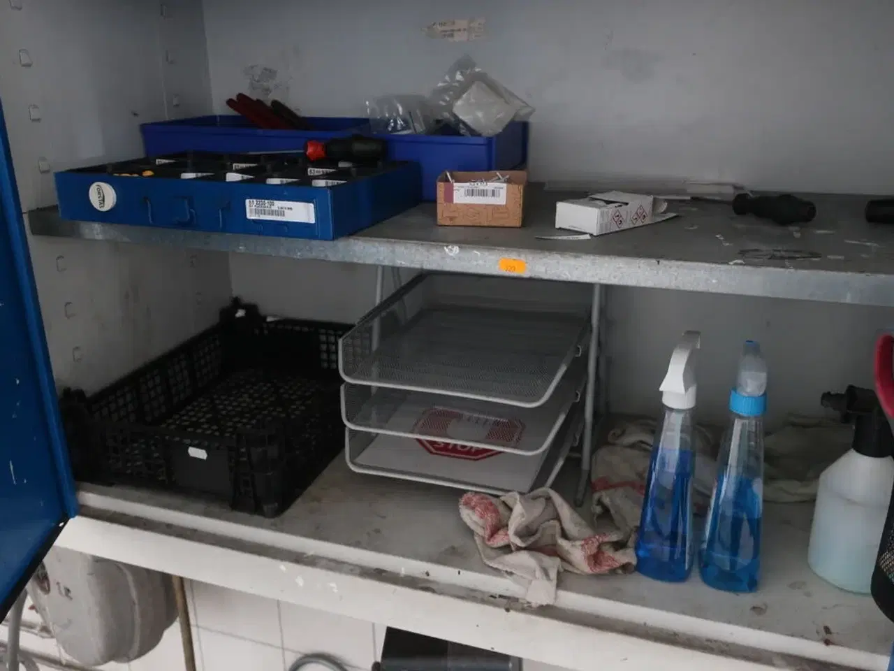 Billede 3 - Skab med indhold