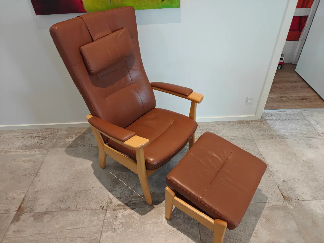 Billede 1 - Farstrup Otiumstol med fodskammel