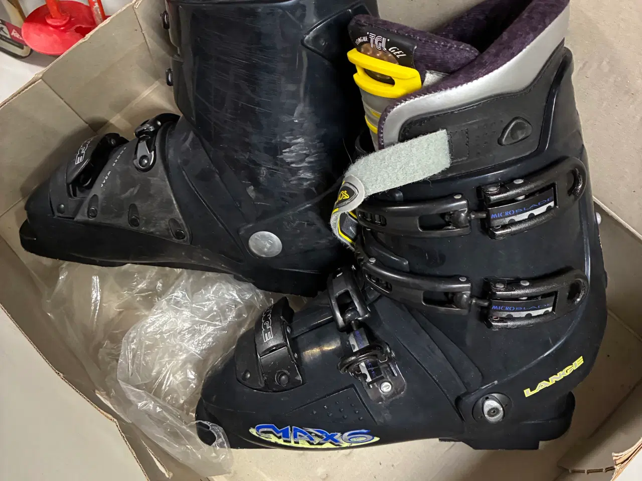 Billede 4 - Carving ski, grå Omni Hawk med stave og støvler