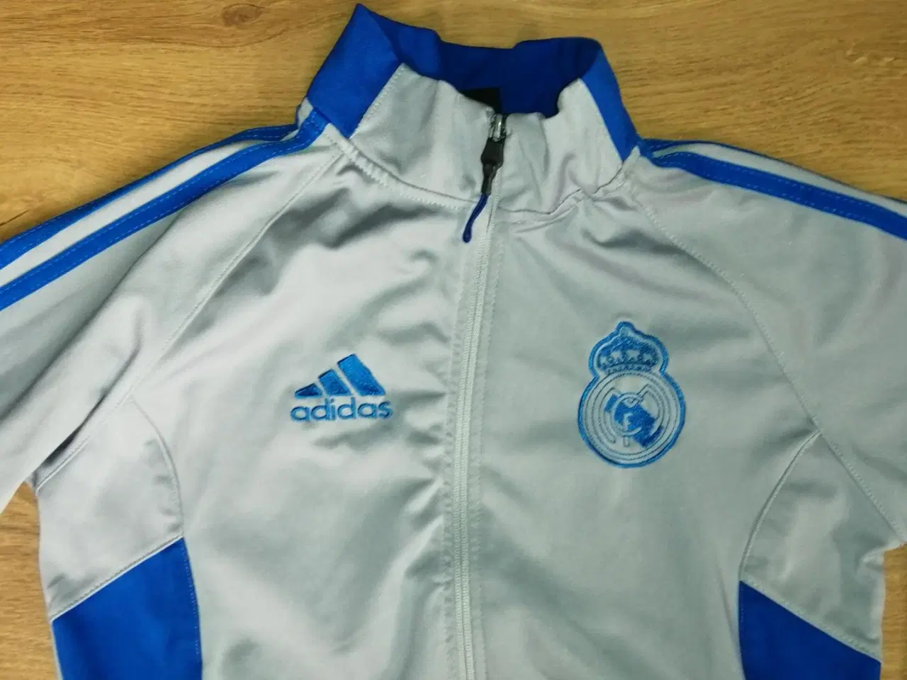 Billede 1 - REAL MADRID TRACK TOP STR. 14 ÅR, I FLOT STAND