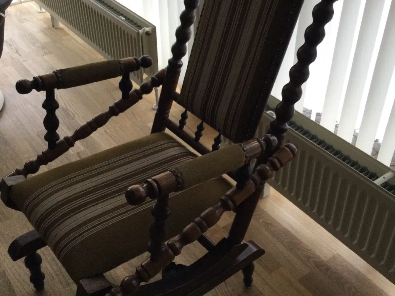 Billede 2 - Fin rokkestol sælges