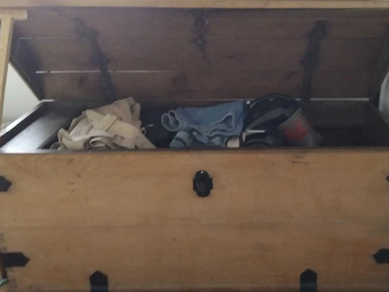 Billede 2 - Stor rummelig kiste!