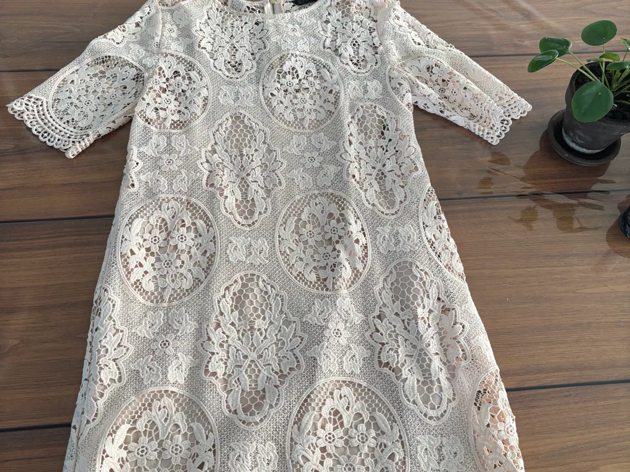 Billede 1 - Lyserød blondekjole str m