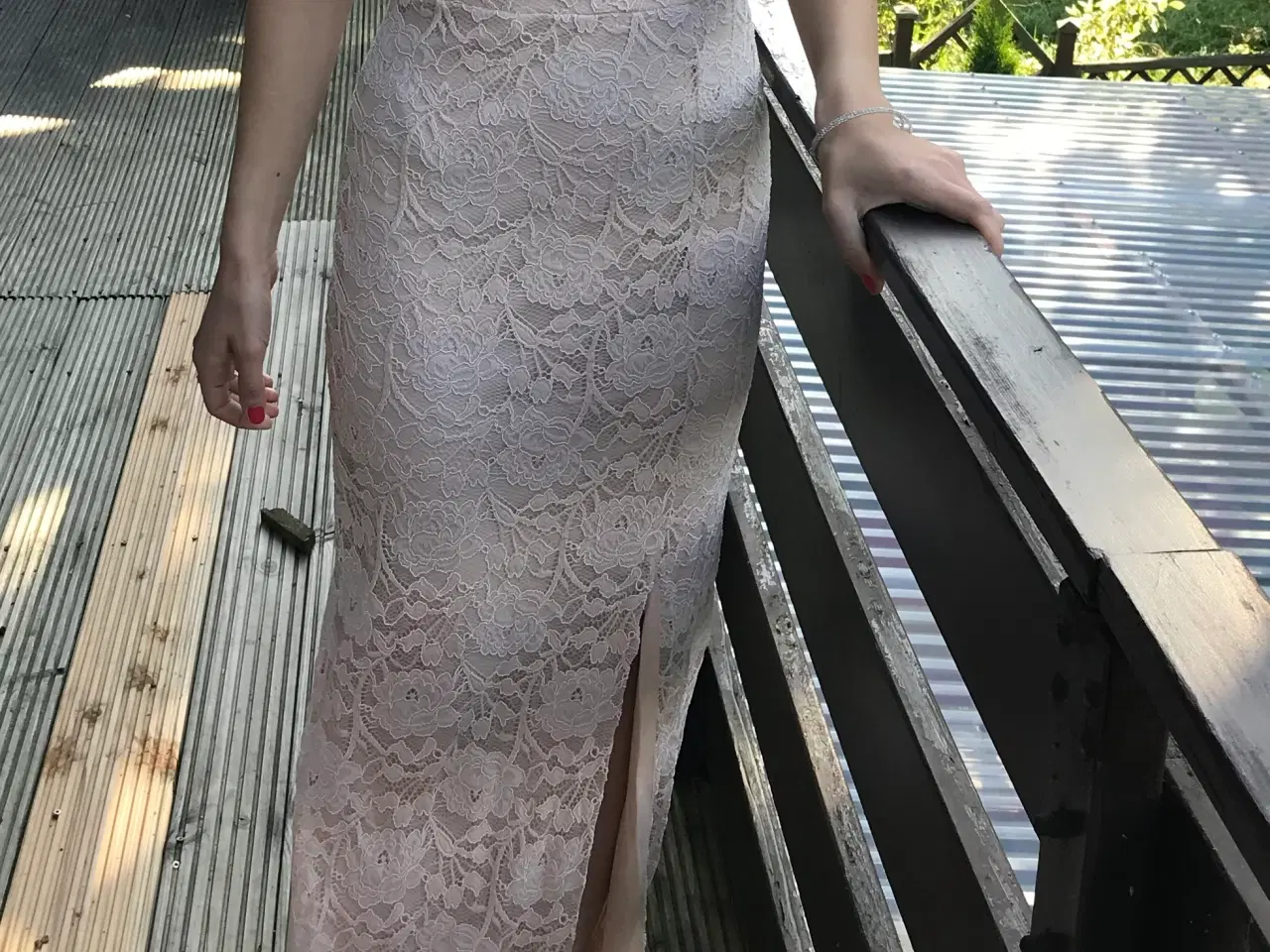 Billede 1 - Lang kjole med åben ryg