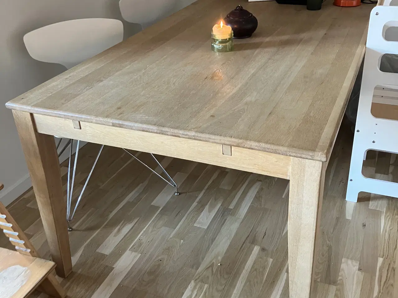 Billede 1 - Solidt spisebord i lys eg