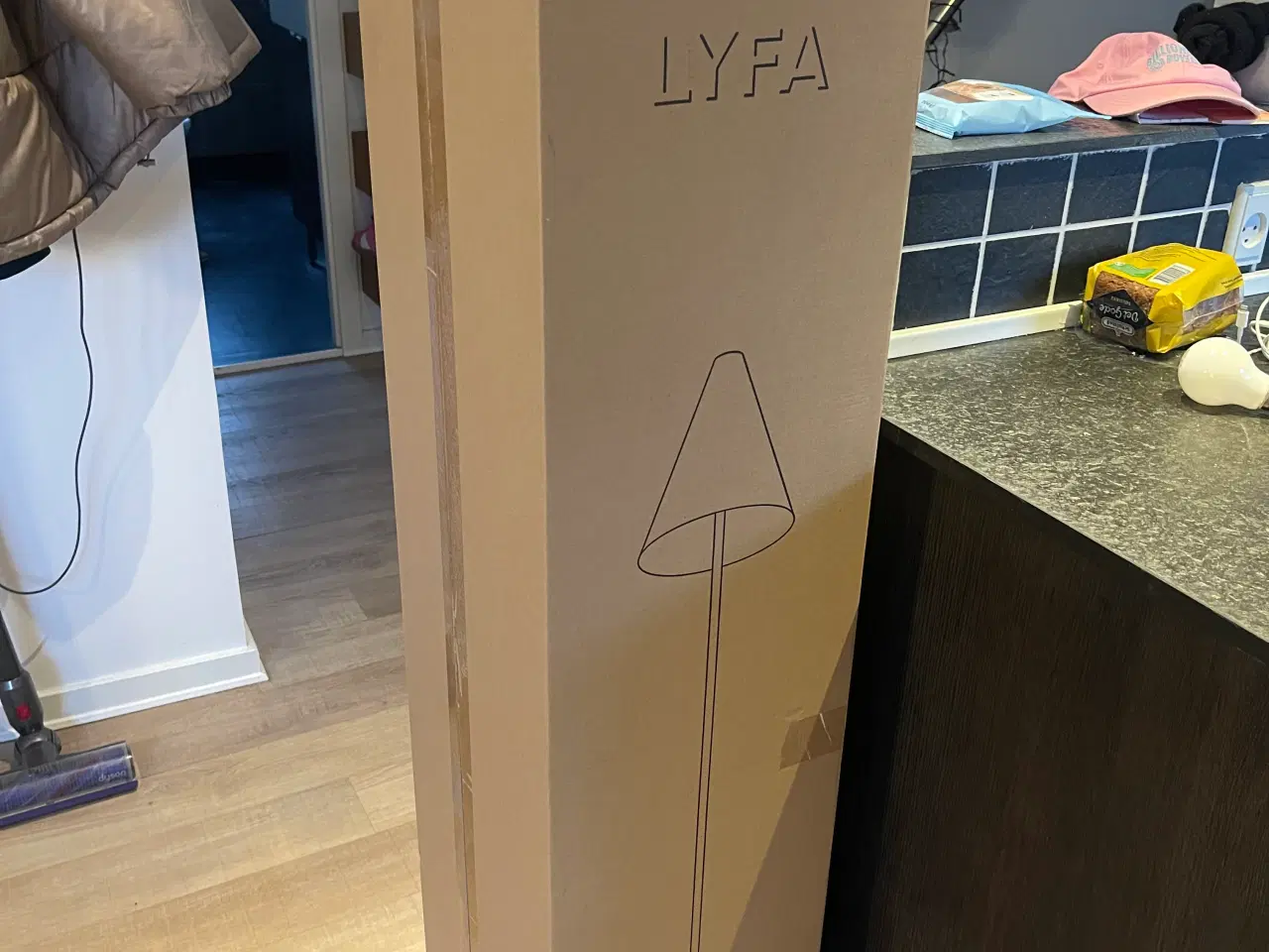 Billede 1 - Helt ny LYFA GULVLAMPE