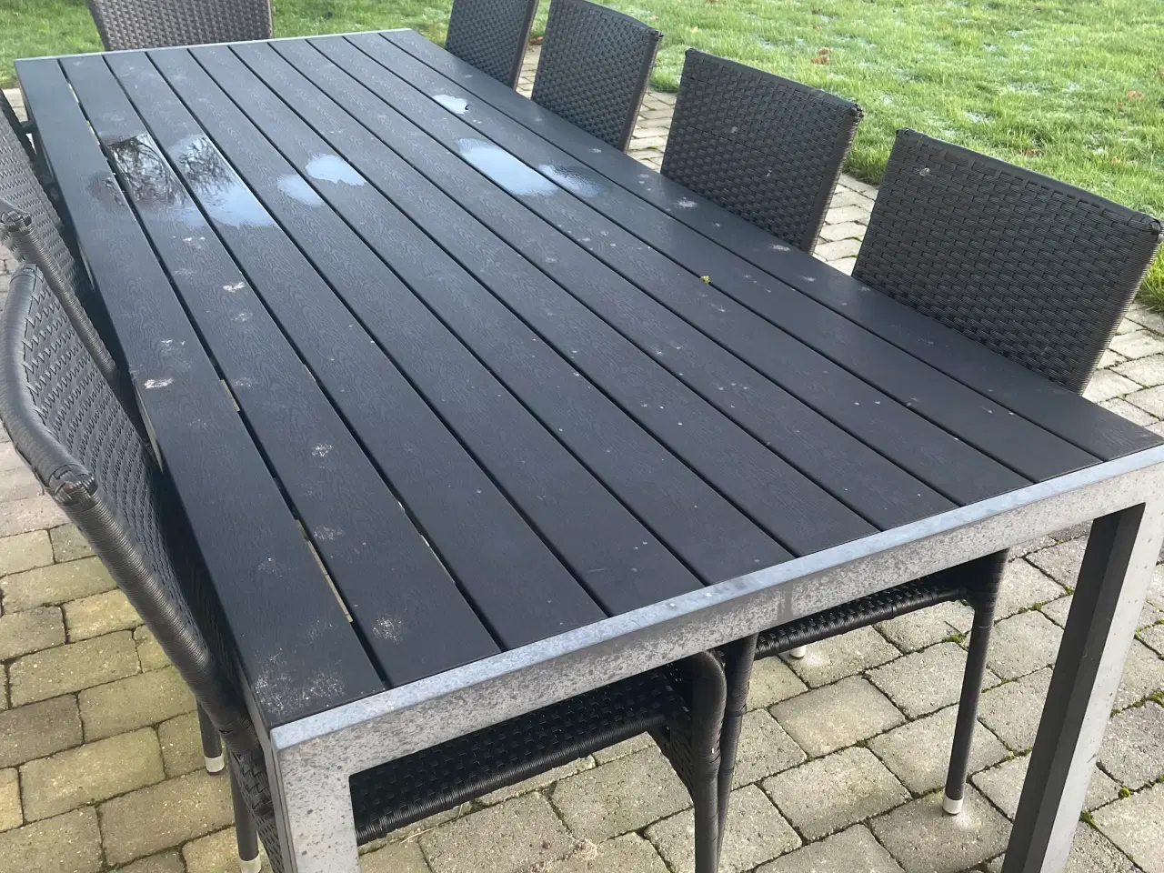 Billede 1 - Stort havebord og stole