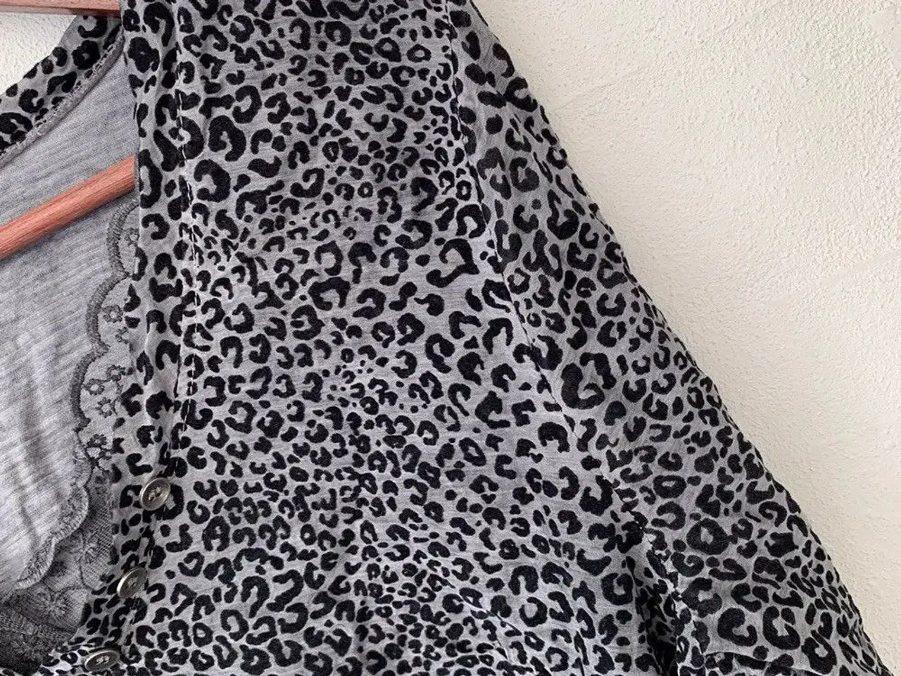 Billede 8 - Leopard bluse med blondetop 