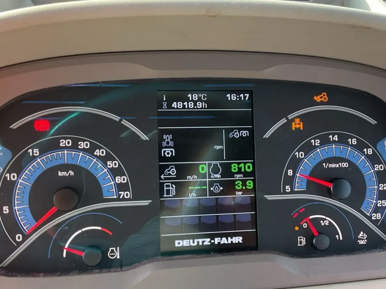 Billede 3 - Deutz-Fahr Agrotron 6215 TTV TTV -Vario traktor med frontlift, affejederet kabine og affejederet foraksel. GPS klar