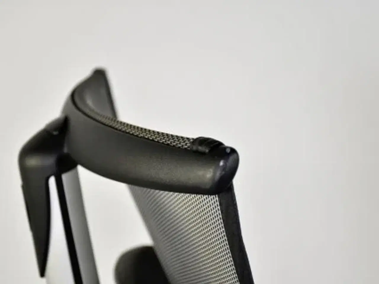 Billede 6 - Häg h09 9231 kontorstol med sort læder polster og sort net ryg