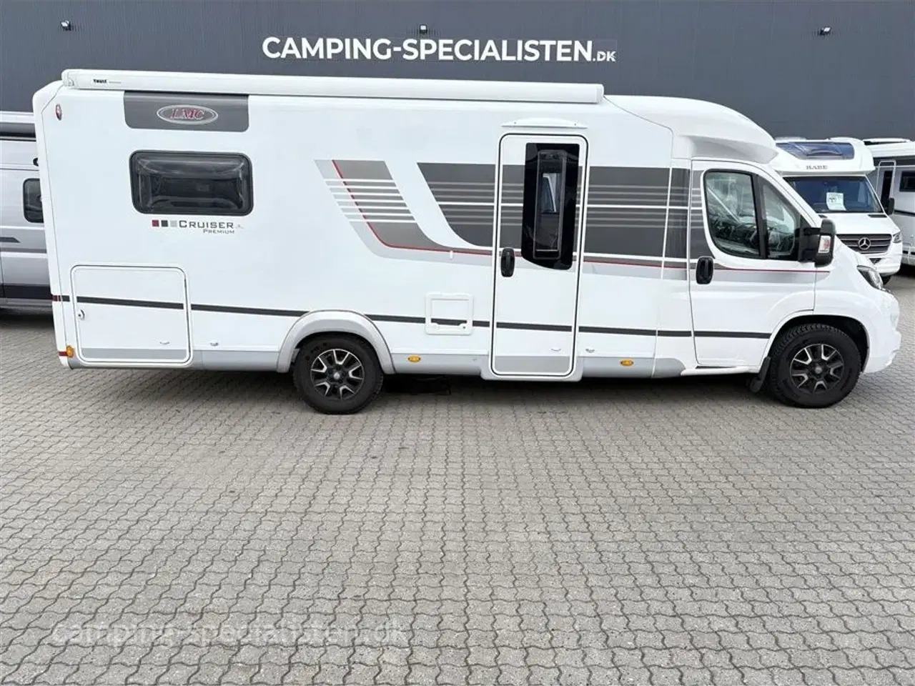 Billede 1 - 2017 - LMC Cruiser Premium   LMC Cruiser Premium T 681 G fra 2017 - rigtig fin autocamper - kan nu ses hos Camping-Specialisten.