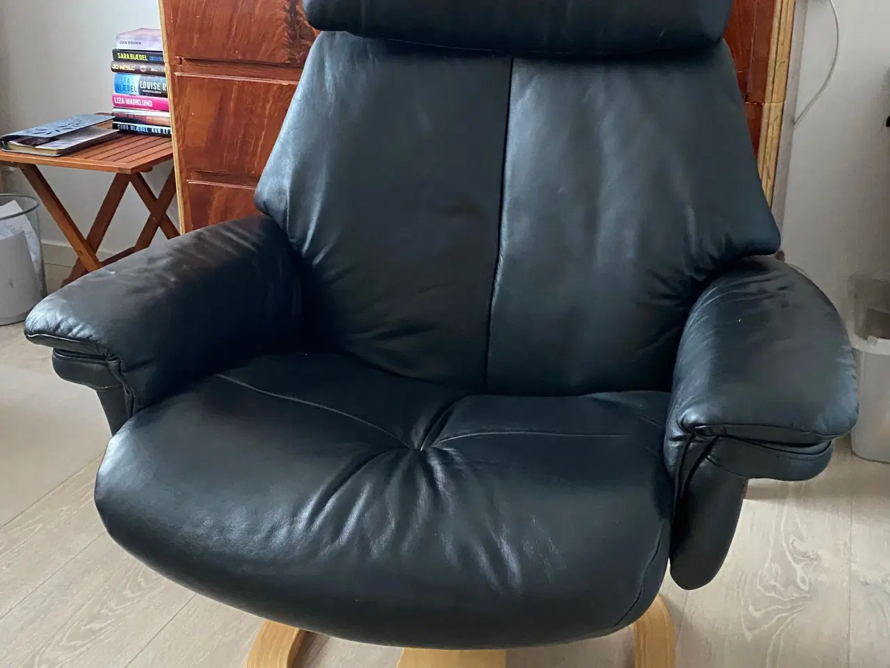 Billede 2 - Lænestol i sort læder