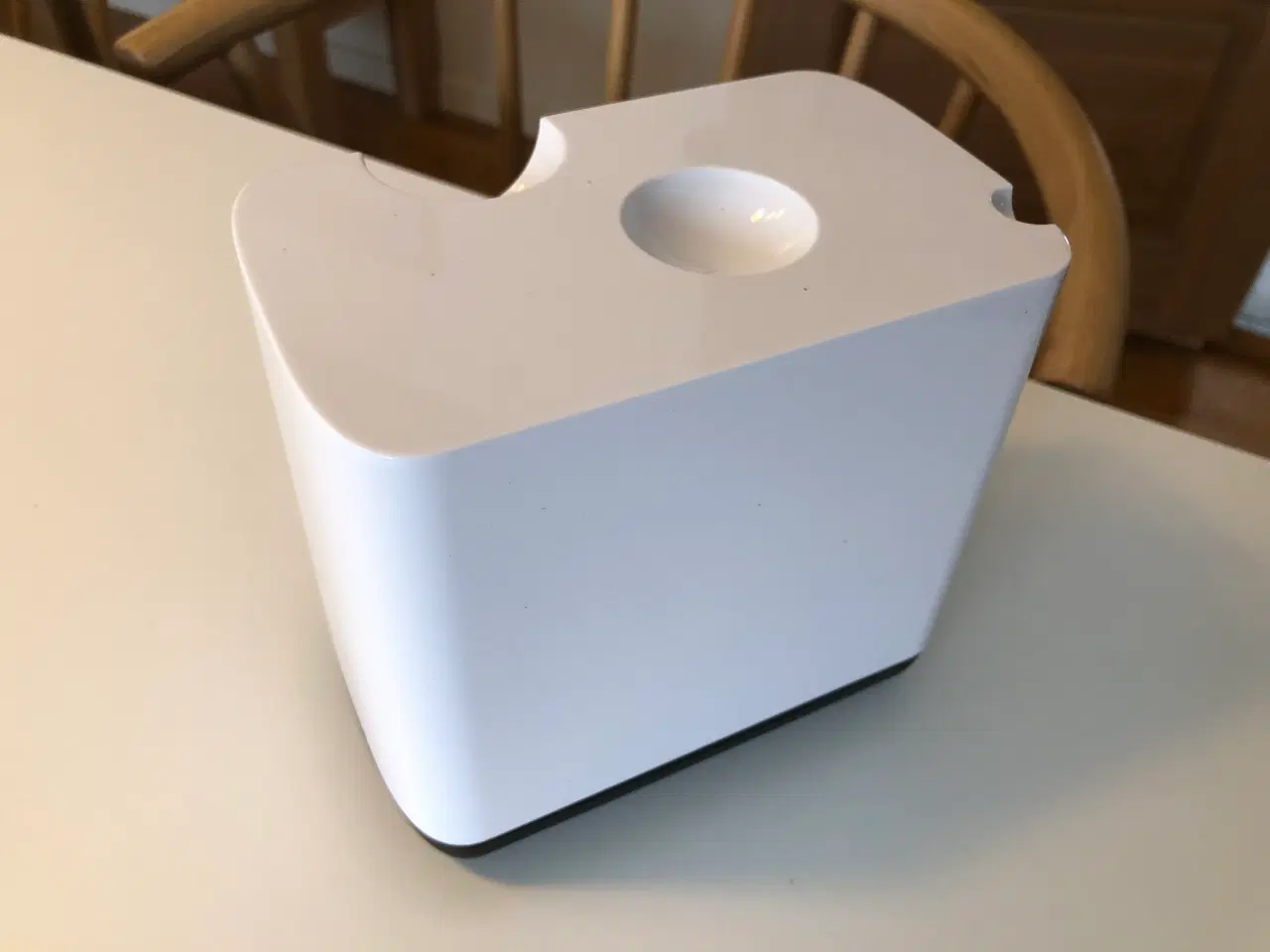 Billede 2 - Osteskærer i hvid fra Nuance, lidt ridser på låget