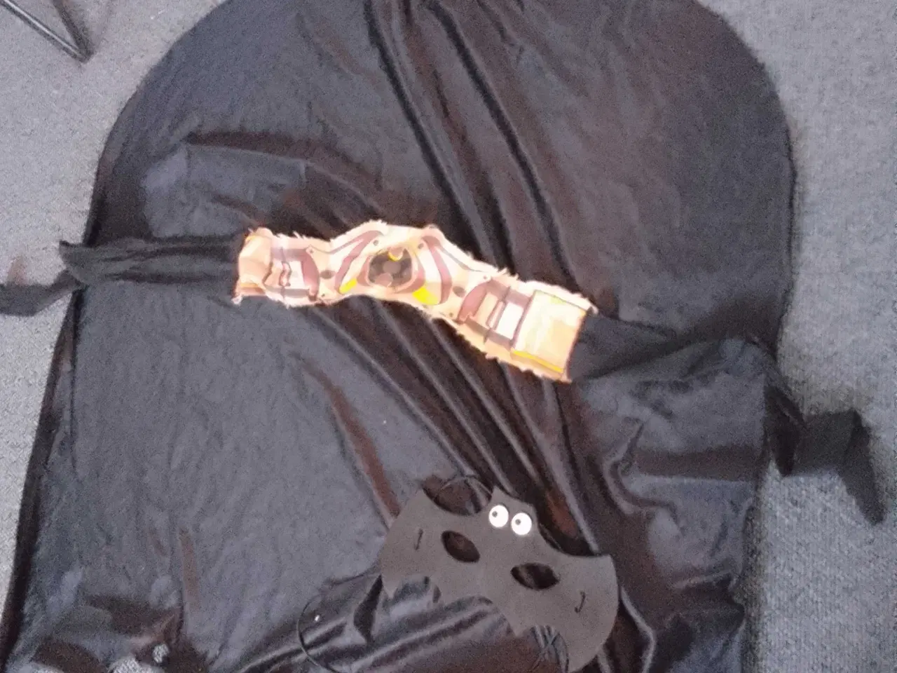 Billede 2 - Batman  kostume  Bælte, kappe og maske 