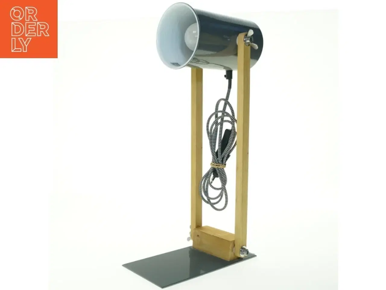 Billede 1 - Bordlampe med træ og metal design fra Søstrene Grene (str. H. 50 cm)