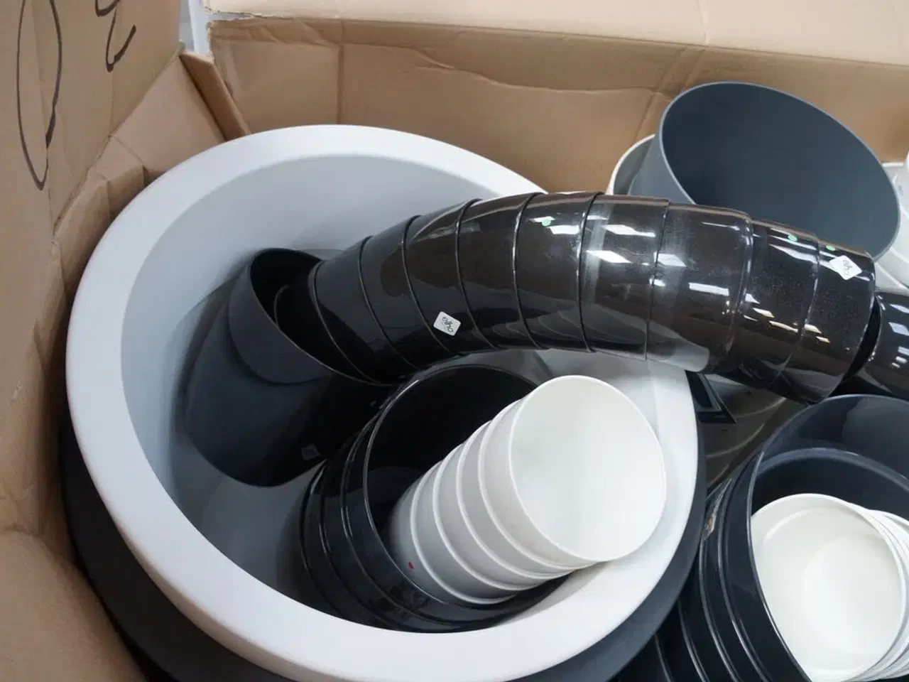 Billede 5 - Palle med diverse plasticpotter
