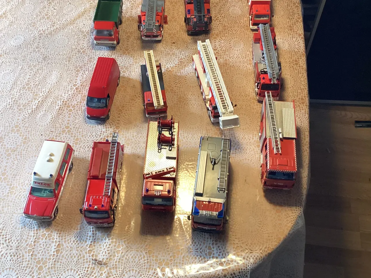 Billede 2 - Masser af udrykningskøretøjer 