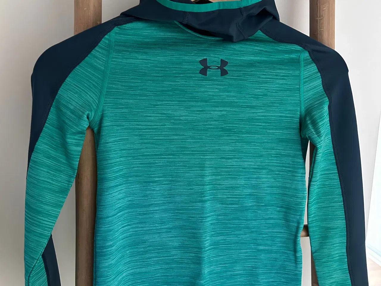 Billede 1 - Under Armour hættetrøje, 5-6 år