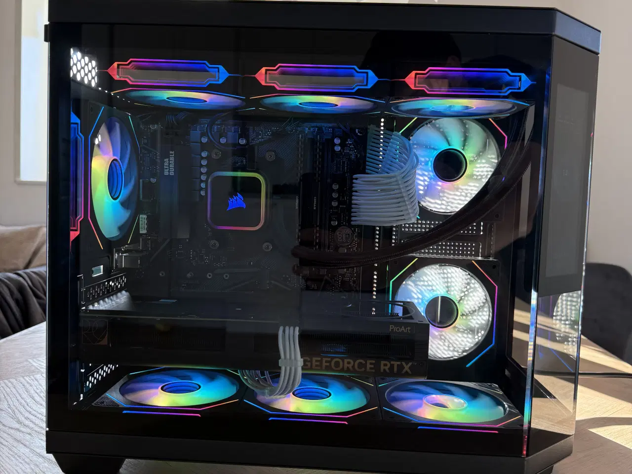 Billede 3 - Flot RGB Gaming PC – RTX 4060 / Ryzen 7 / 32GB RAM