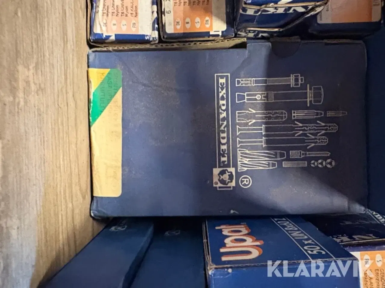 Billede 11 - Divaerne skruer og ravpluks