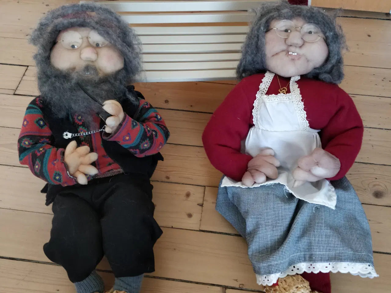 Billede 5 - Nissepar på bænk