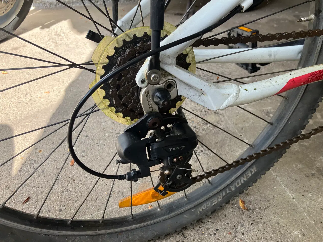 Billede 4 - Cykel projekt 26 tomme skal lappes og ny kabler på