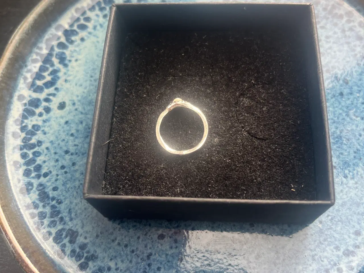 Billede 2 - Sølv Ring med oxideret design