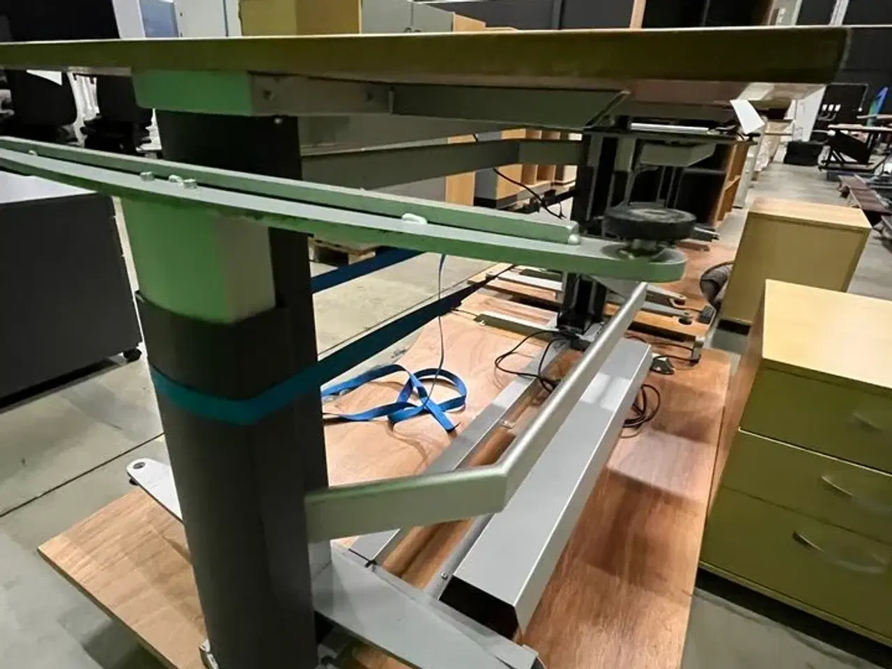 Billede 2 - 2 Skrivebord Bondo, hævesænke, +skuffesektion