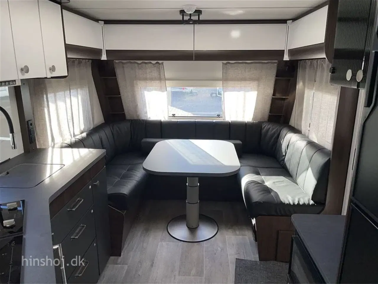 Billede 3 - 2025 - Polar Blackline 680 QA   Luksus vintervogn med fantastisk indretning fra Hinshøj Caravan A/S