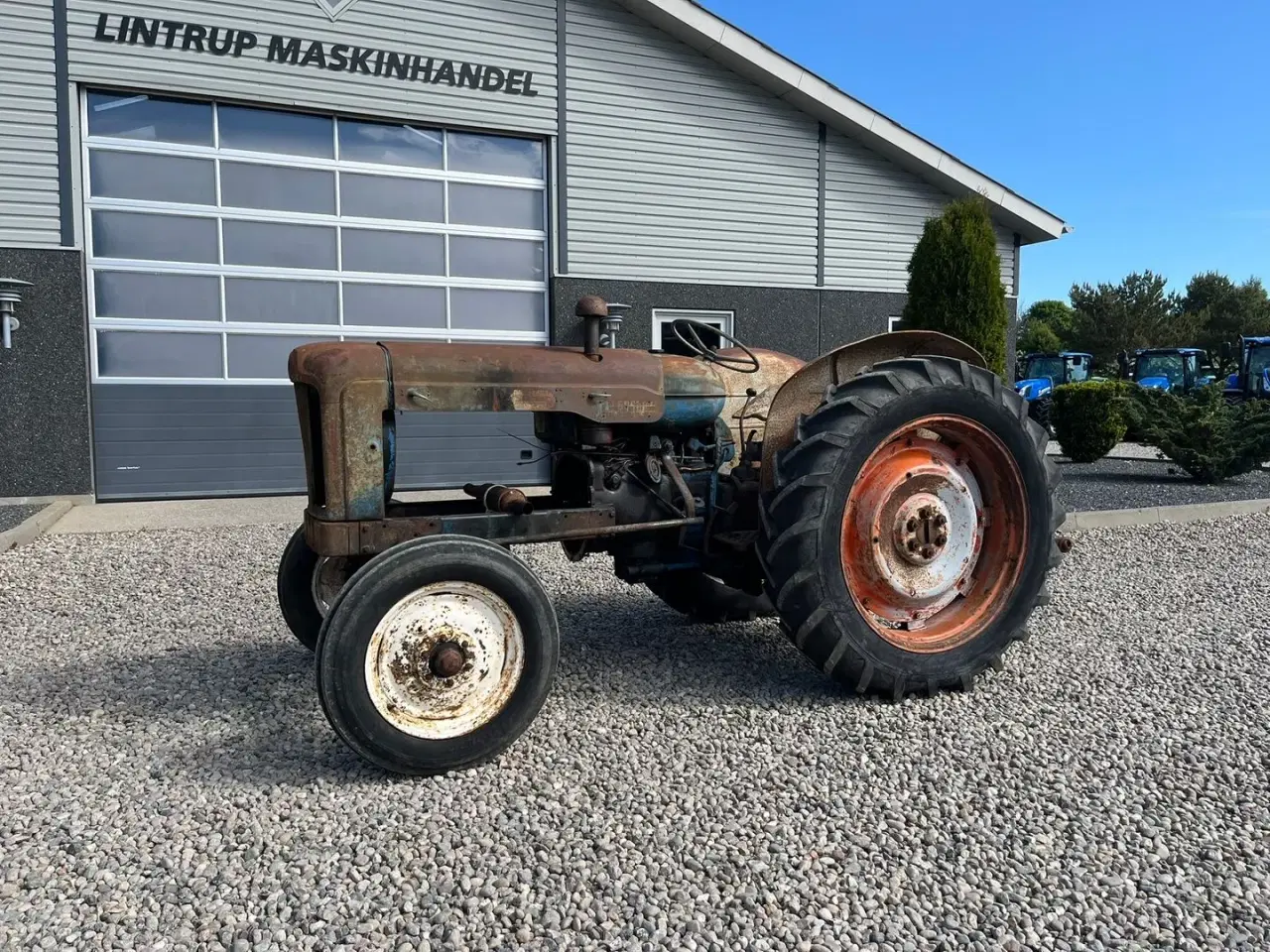 Billede 2 - Fordson Major Motoren mangler, men mange god dele.