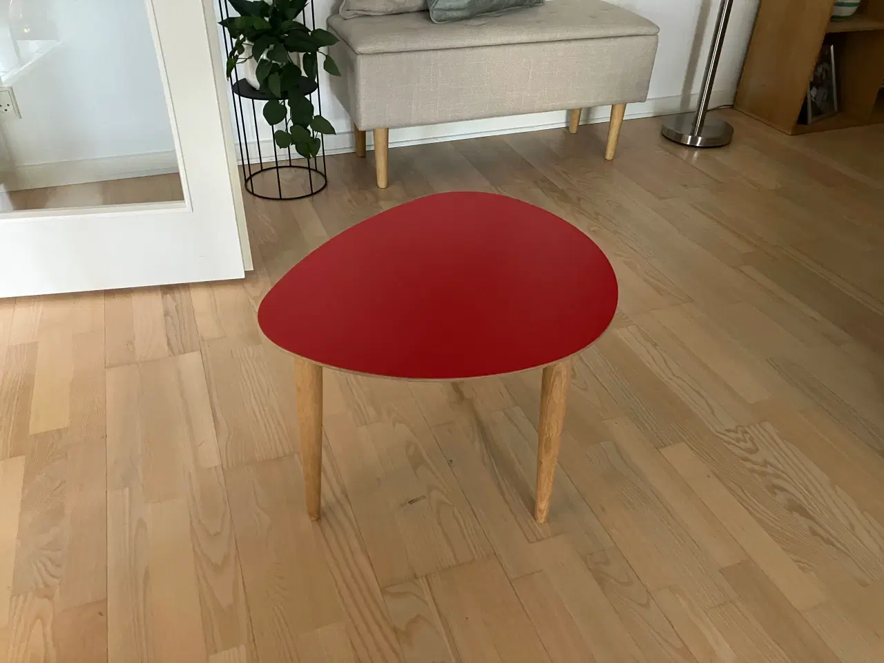 Billede 1 - Lille Ilva træbord sælges