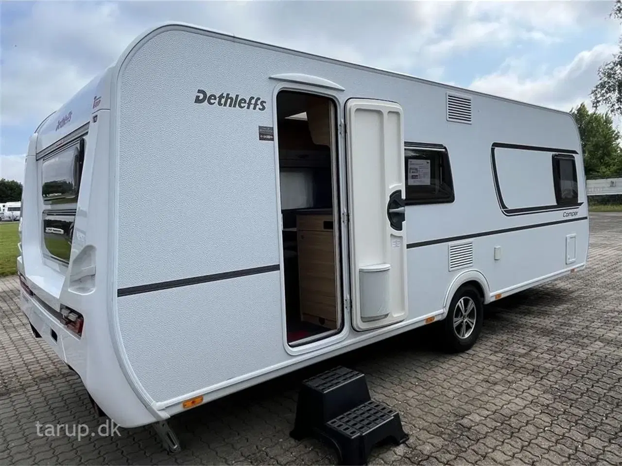 Billede 4 - 2023 - Dethleffs Camper 560 FMK    Kan opvejes til totalvægt 2000 kg. Dobbeltsengs- og køjevogn, rundsidde-gruppe, Truma varme, 3-trins el-gulv-varme, stort kølesk.