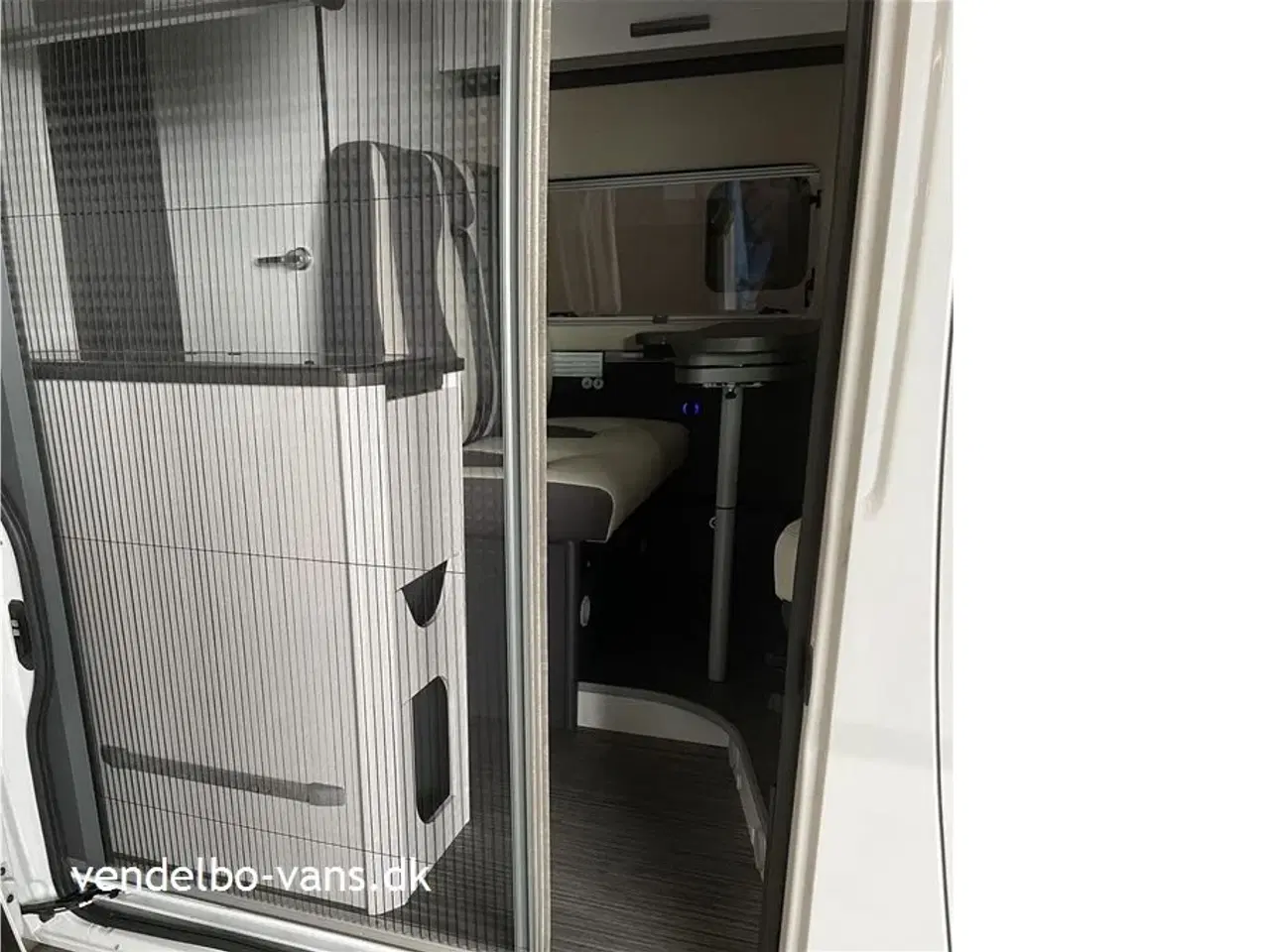 Billede 6 - 2022 - McLouis Menfys Van 03 S-Line   Campervan med dobbeltseng UNDER 6 meter