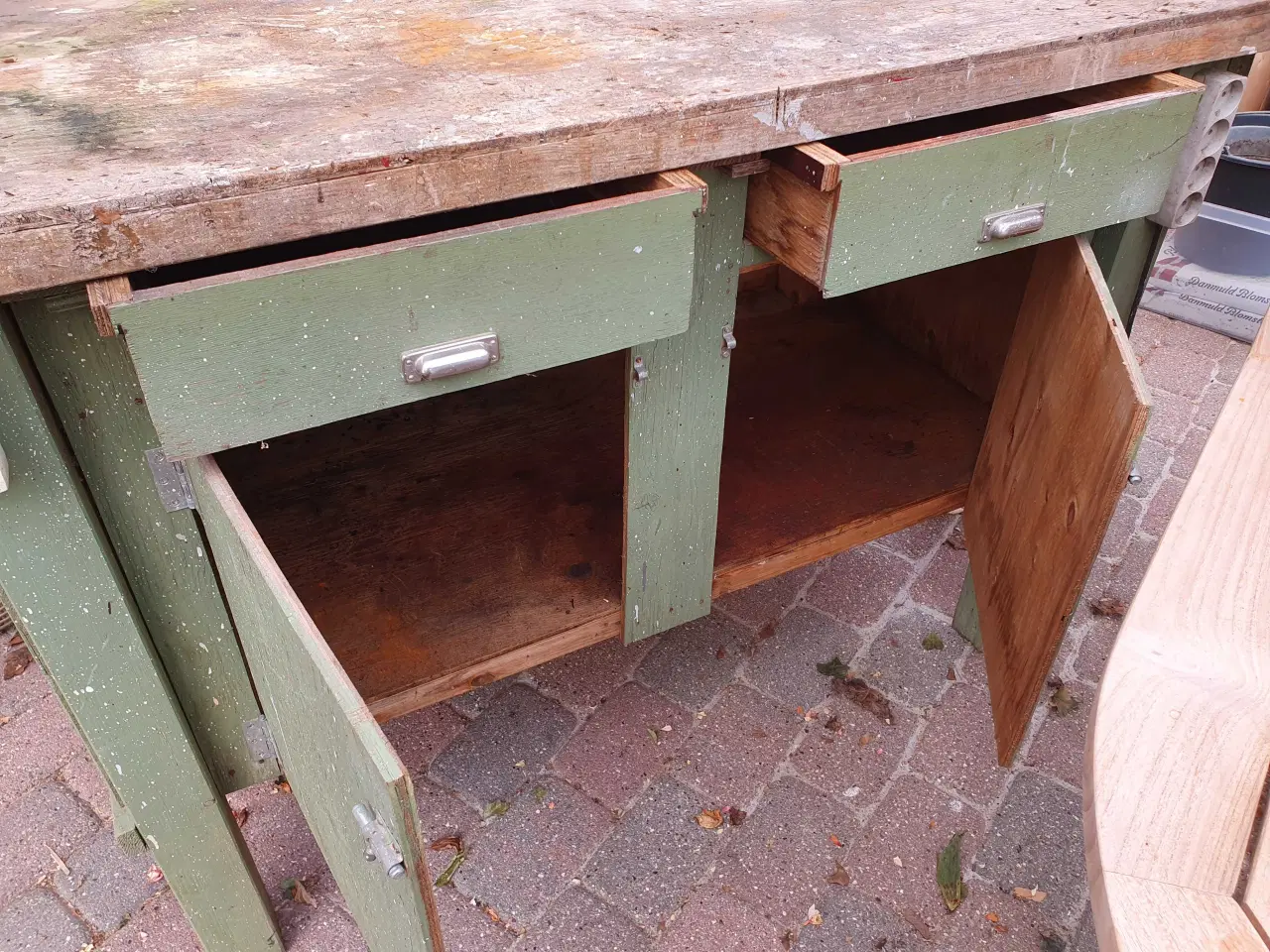 Billede 4 - Slidt med funktionelt arbejdsbord 