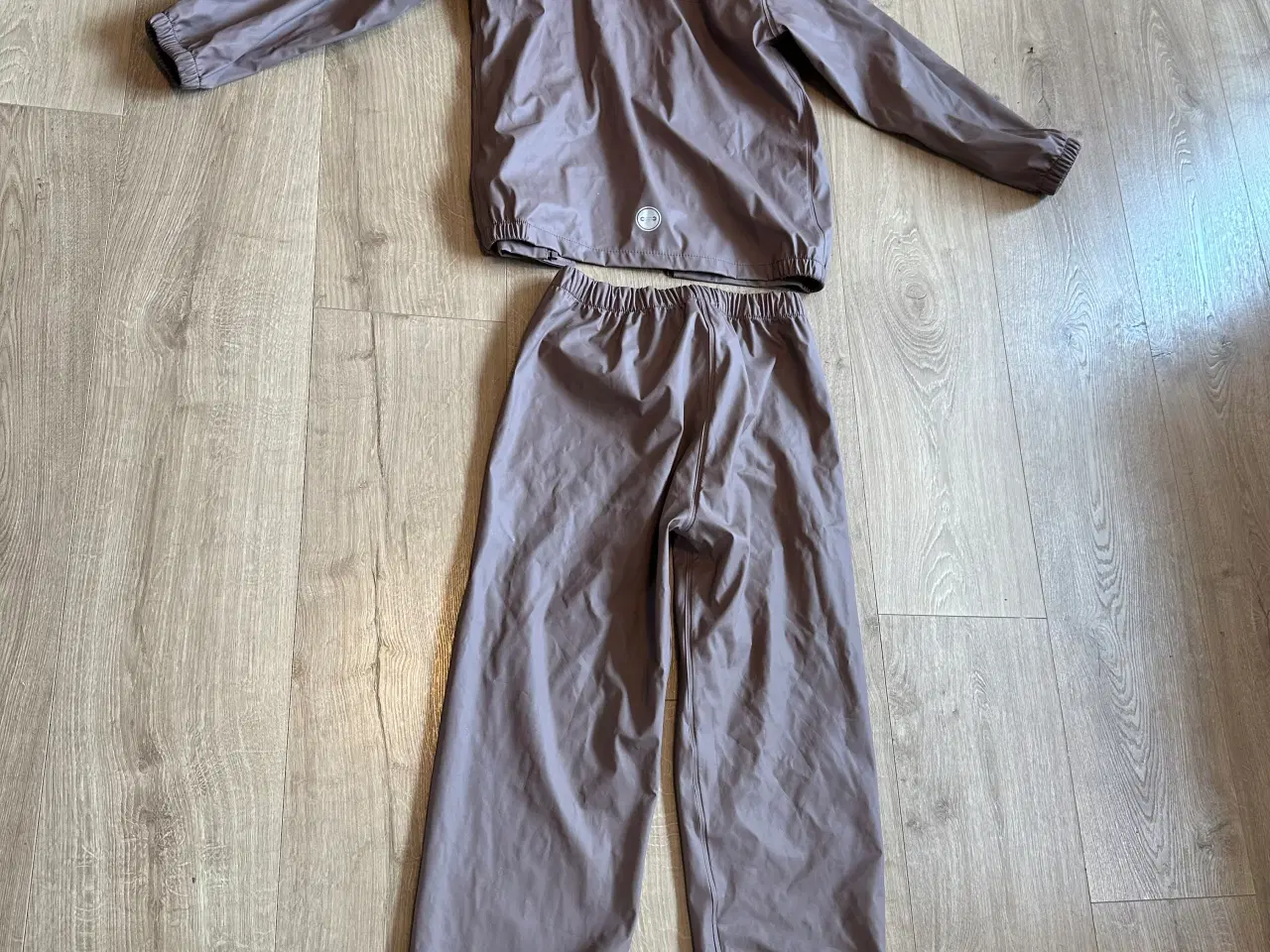 Billede 1 - Regntøj str 146