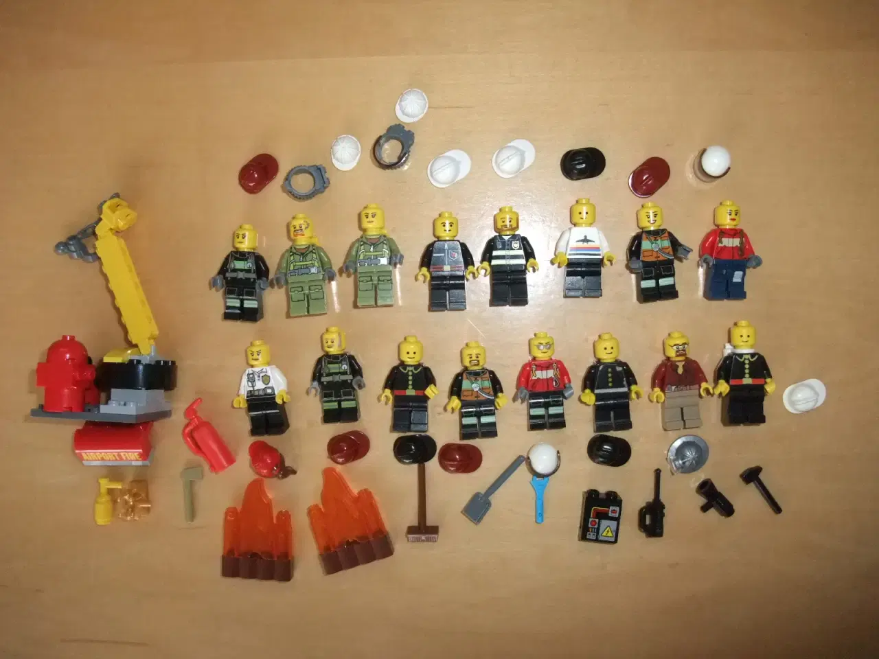 Billede 4 - Lego Brandmand Figurer+Tilbehør