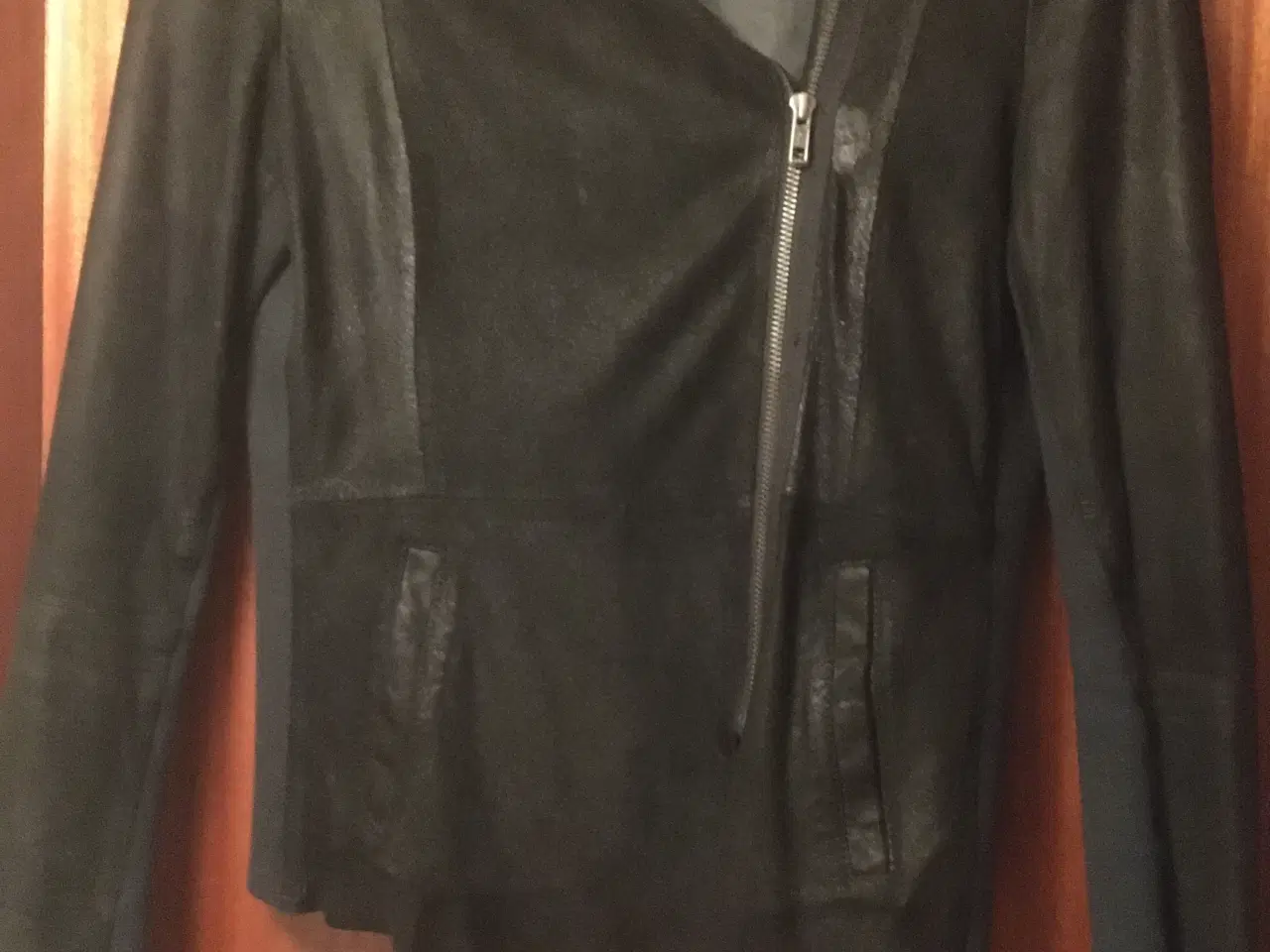 Billede 1 - “YAS” smart sort ru-& skindjakke 