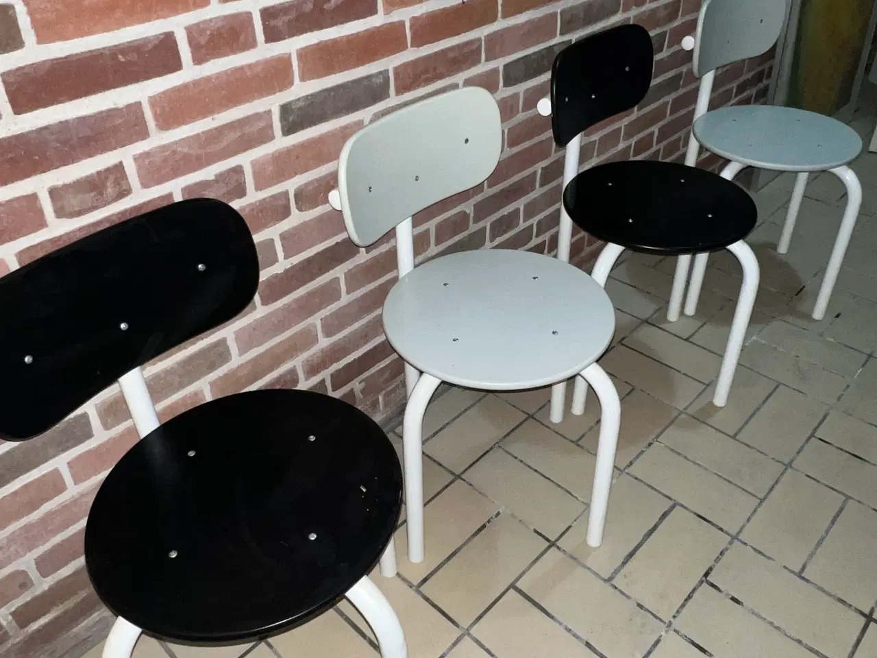 Billede 2 - 4 x taburetter i grå og sort
